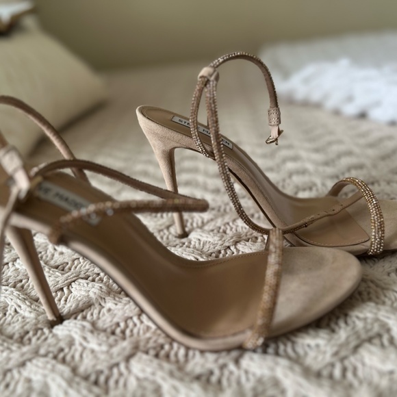 GOLD SHOES - Picture 3 of 6